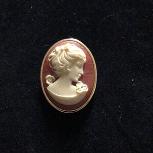 Vintage Trifari Cameo Brooch